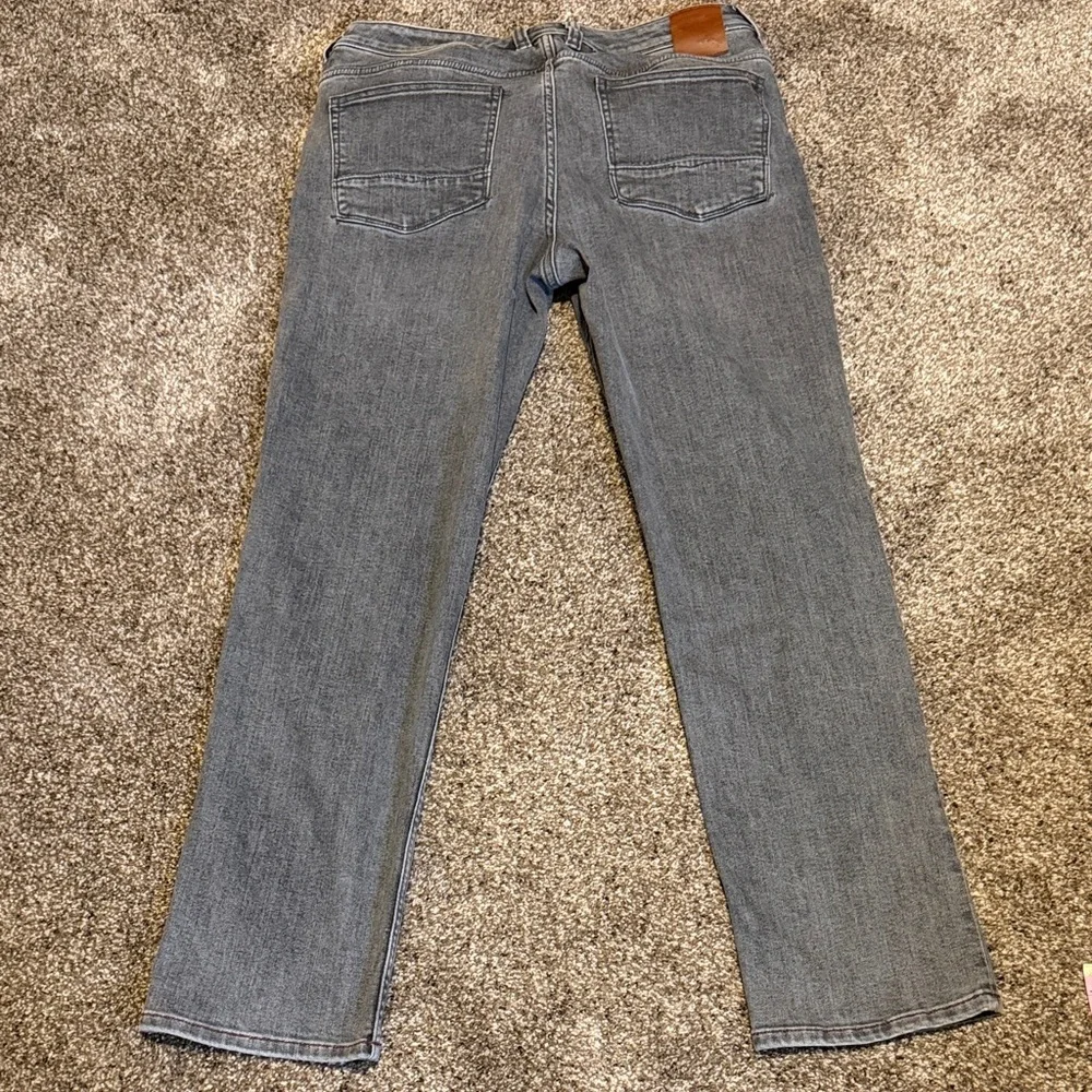 Tommy Bahama Men's Straight Jeans in Charcoal